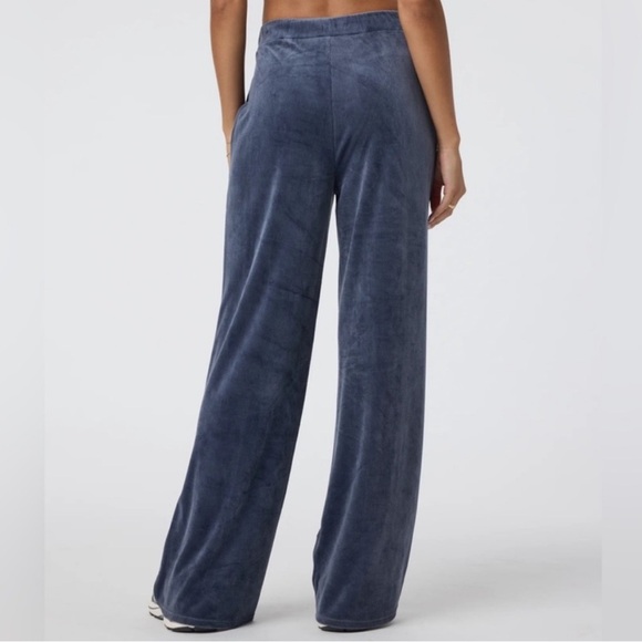 Vuori Haven Wideleg Pants in Azure - Picture 3 of 12